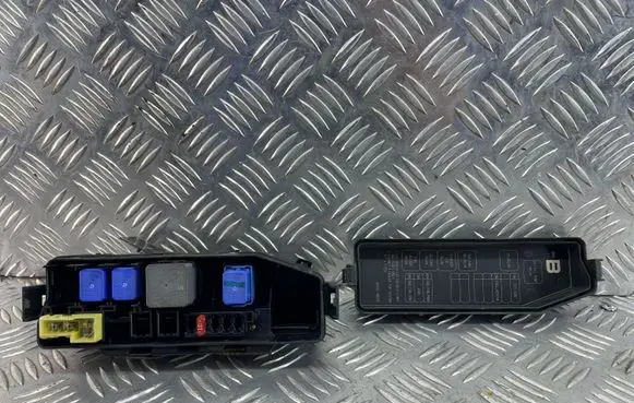 Nissan Qashqai Fuse box set 243824BE0B