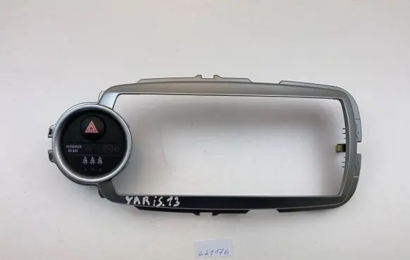 Toyota Yaris Radio/GPS head unit trim 864510D010 839500D050