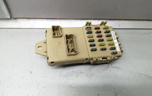 Subaru Forester SF Fuse module 981130