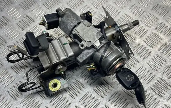 Toyota Avensis T250 Steering wheel axle N05015178 736661A 141392002
