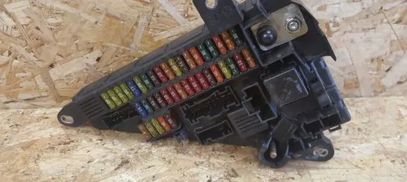 BMW 5 E60 E61 Fuse module 9138830