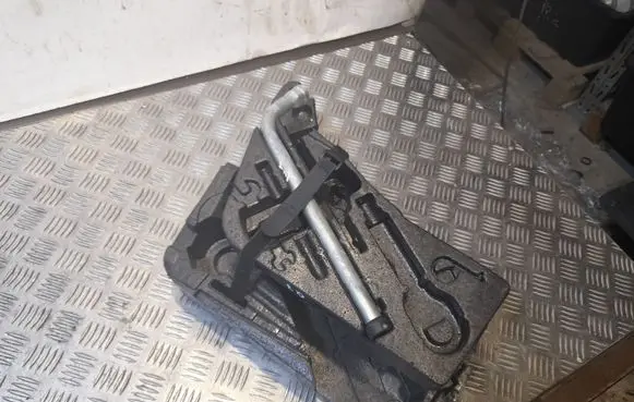 Audi Q7 4L Tool set 4L0012113E