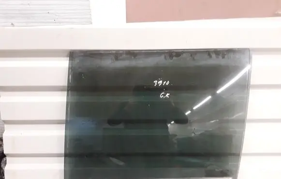 Honda Pilot I Rear door window glass