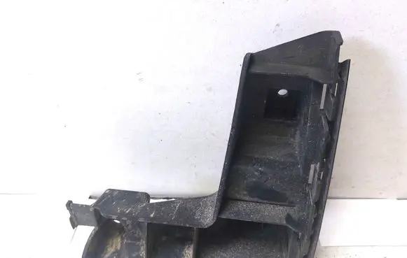 Rear bumper mounting bracket