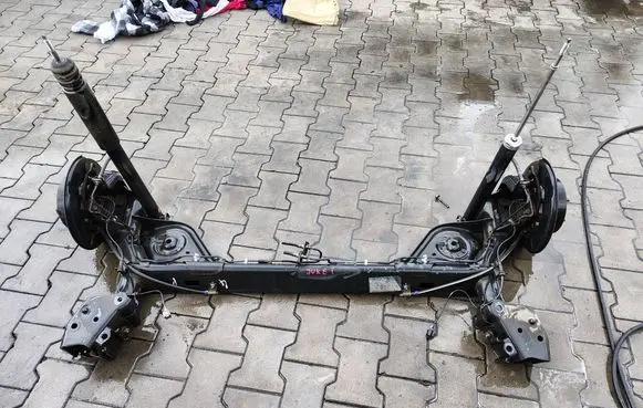 Nissan Juke I F15 Rear axle beam 
