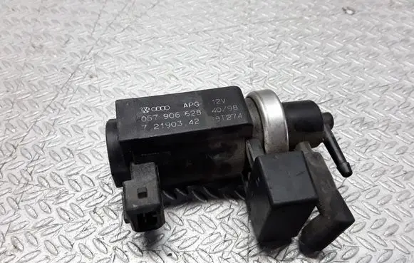 Audi A8 S8 D2 4D Turbo solenoid valve 057906628