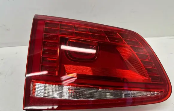 Volkswagen Touareg II Tailgate rear/tail lights 7P6945307