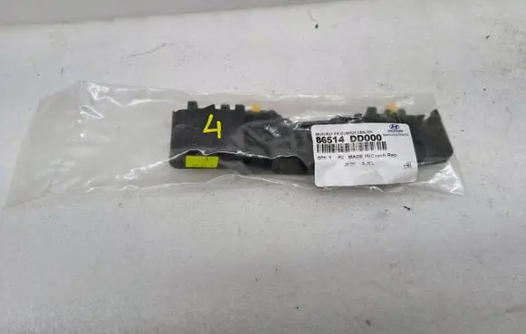 Hyundai Kona I Front bumper mounting bracket