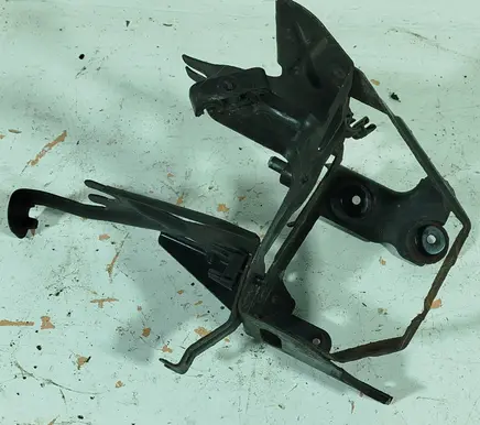 Volkswagen PASSAT B5 ABS pump bracket 8E0614119
