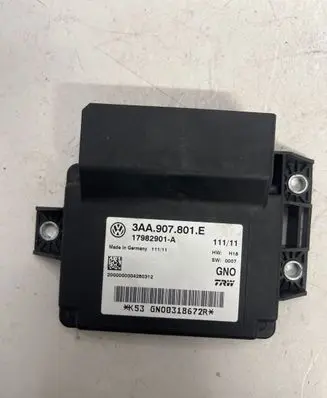 Volkswagen PASSAT B7 Hand brake control module 3AA907801E 17982901A