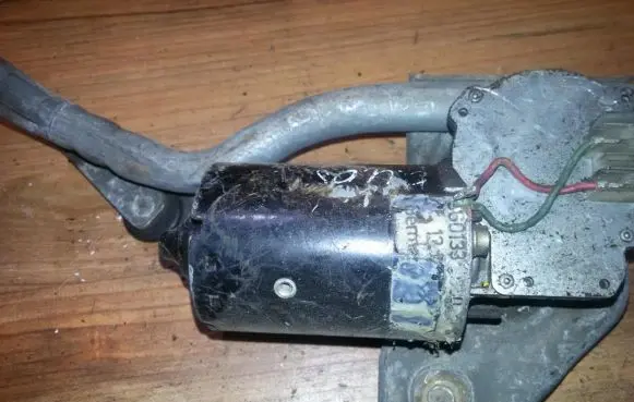 Peugeot 405 Wiper motor 9601335580