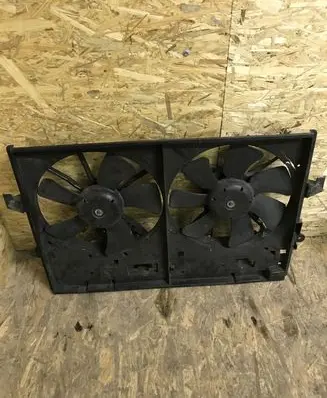 Mazda MPV II LW Radiator cooling fan shroud