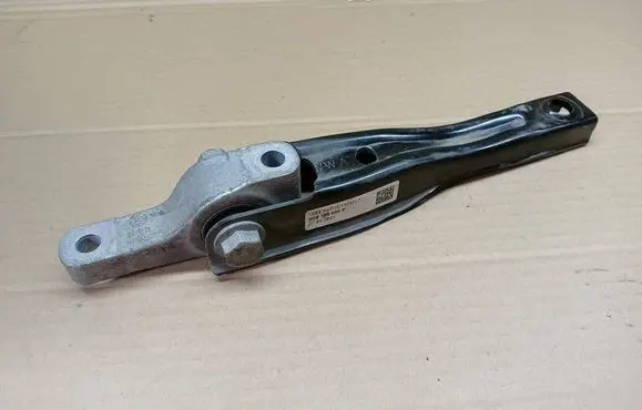 Skoda Octavia Mk4 Engine mount bracket 5Q0199855P 27052021