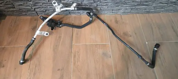 BMW 3 G20 G21 Engine coolant pipe/hose 8593779