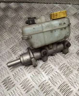 Master brake cylinder