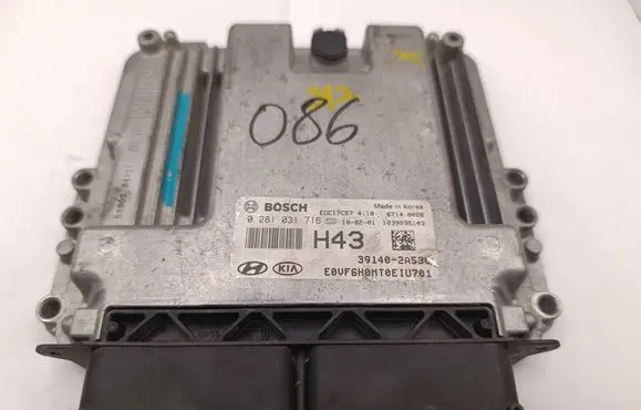 Hyundai i40 Engine control unit/module 0281031716 EDC17C57 391402A530