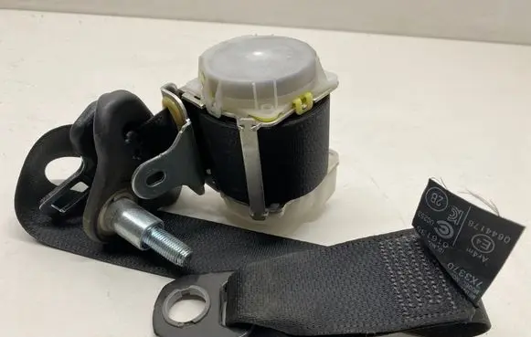 Toyota RAV 4 (XA40) Rear seatbelt 7X3370
