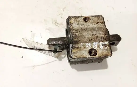 Mercedes-Benz CLS C219 Engine mount bracket