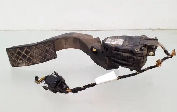 Volkswagen PASSAT B5 Accelerator throttle pedal 8d1721523 8d0971657e
