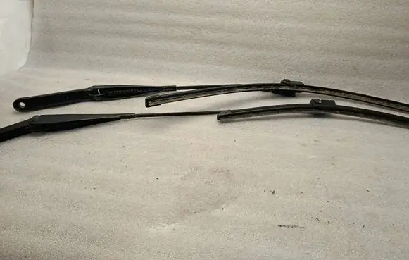 Ford Focus Front wiper blade arm 4M5117526CC 4M5117526AC