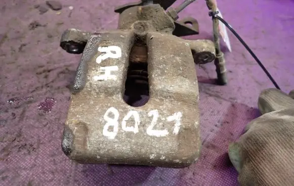 Renault Megane II Rear brake caliper