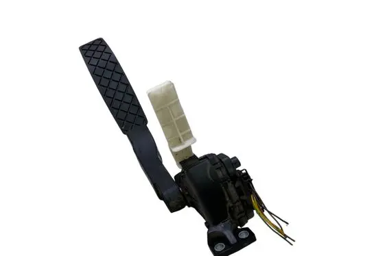 Volkswagen Touareg II Accelerator throttle pedal 7L0723507D