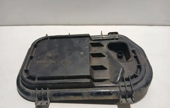 Audi A6 S6 C6 4F Headlight/headlamp dust cover 16016300