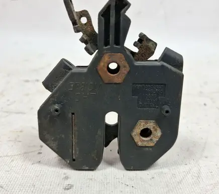 Engine bonnet/hood lock/catch