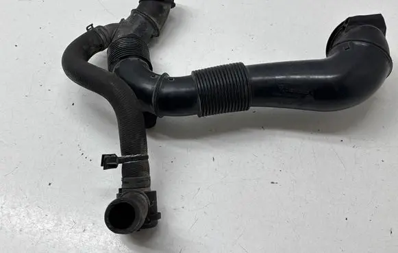 Porsche Macan (95B) Turbo air intake inlet pipe/hose 95B129532A