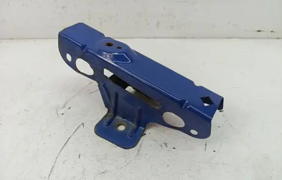 Opel Vivaro Fender mounting bracket