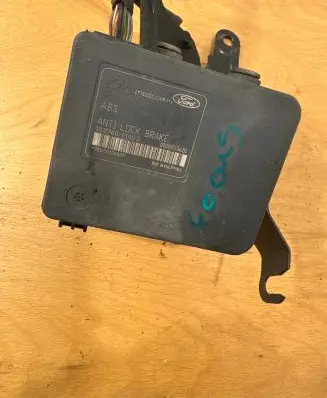 Ford Fiesta ABS Pump 10096001003 00008556D1 7EU2E22V83