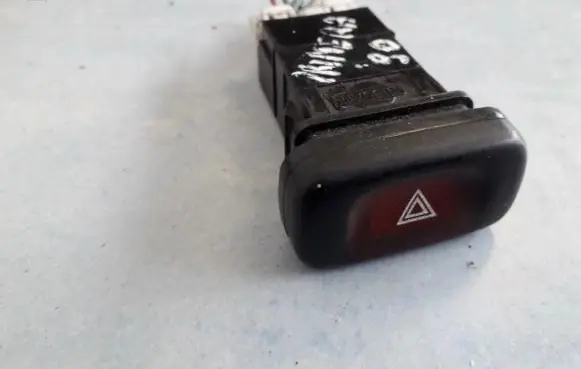 Nissan Primera Hazard light switch