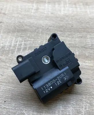Toyota Avensis T220 Air flap motor/actuator 1138002051