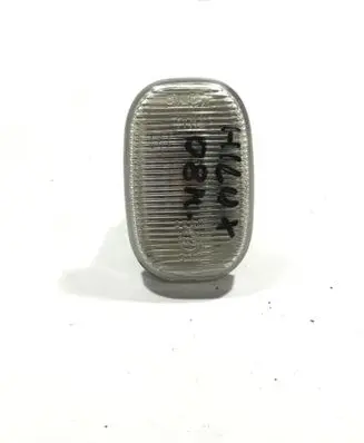 Toyota Hilux (AN10, AN20, AN30) Front fender indicator light E130636