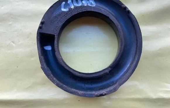 Mercedes-Benz C W204 Rear coil spring rubber mount A210325028