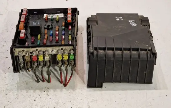 Volkswagen PASSAT B6 Fuse module 3C0937125 3C09712490