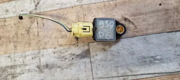Chrysler Sebring (JS) Airbag deployment crash/impact sensor P04896061AA 39754C TC4ME035742014