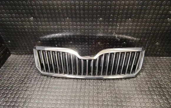 Skoda Superb B6 (3T) Front bumper upper radiator grill 3T0853668B