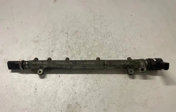 Mercedes-Benz C W203 Fuel main line pipe A6110700395 A6110780449