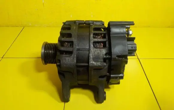 Dacia Duster II Generator/alternator 231004473R 15SP30