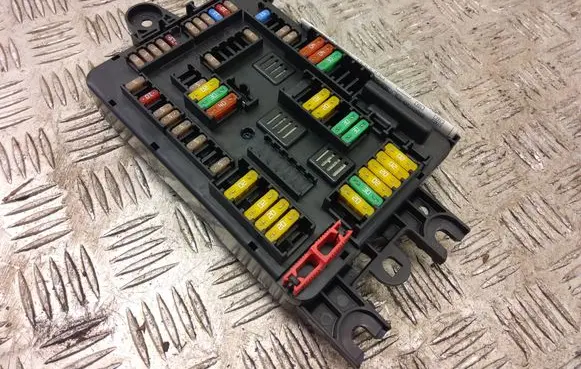 BMW 2 F22 F23 Fuse module 9389070