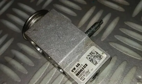 Audi A4 S4 B9 8W Air conditioning (A/C) expansion valve 8W0816679