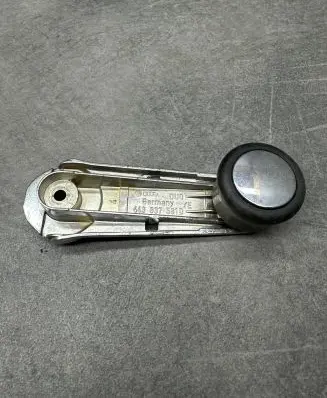 Audi A4 S4 B5 8D Front door window winding handle 443837581D