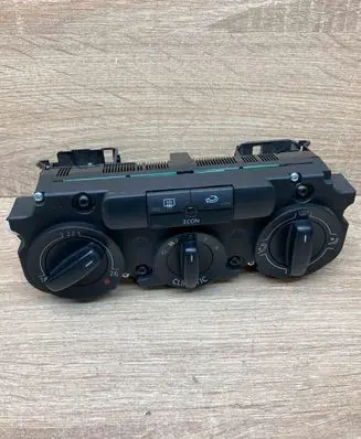 Volkswagen Golf V Climate control unit 1CF747609 53701