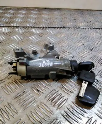 Volkswagen PASSAT B5 Ignition lock 4D0905851E