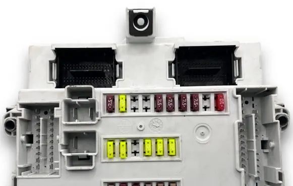 Alfa Romeo Giulietta Fuse box set 52143261
