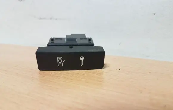 Volkswagen Touareg I Central locking switch button 7L6962125 7L69621253X1