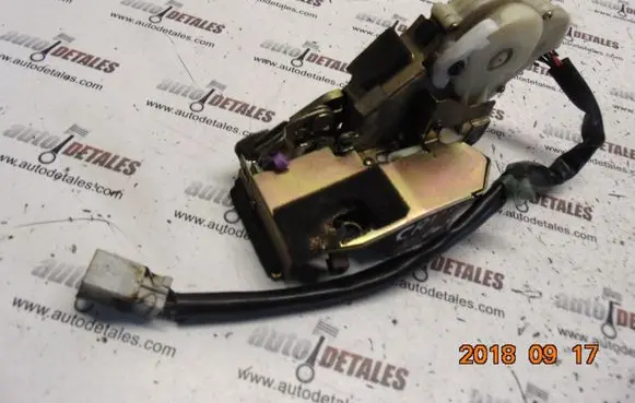Honda CR-V Front door lock