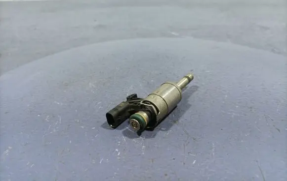 Skoda Fabia Mk3 (NJ) Fuel injector 04E906036T