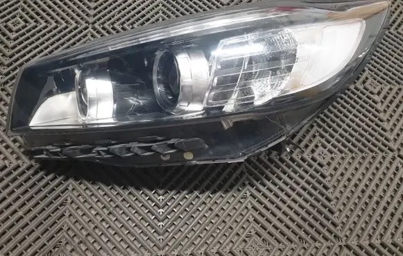 KIA Sorento Headlight/headlamp 92101-C5030